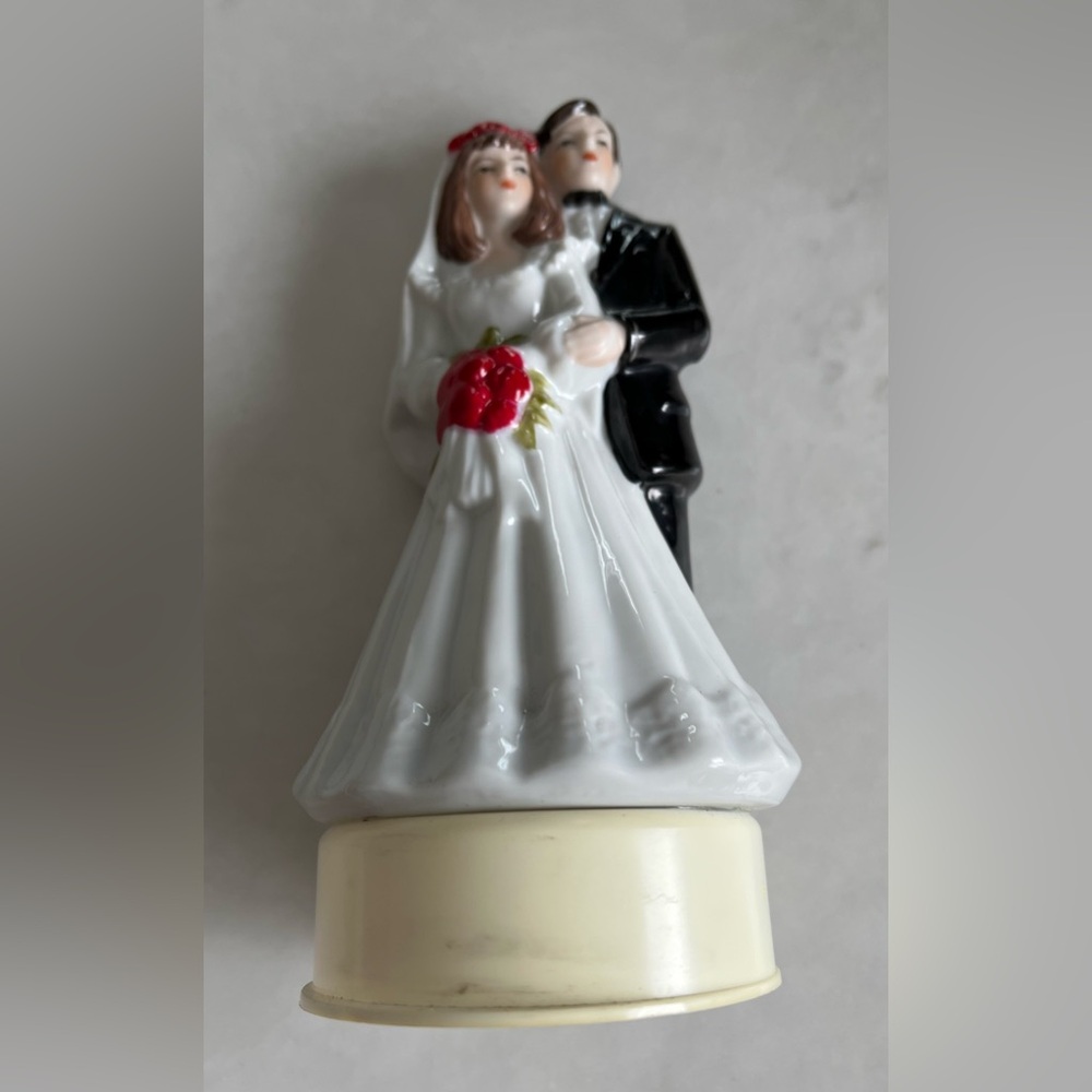 Vintage Bride and Groom Wedding Cake Topper - Picture 7 of 10